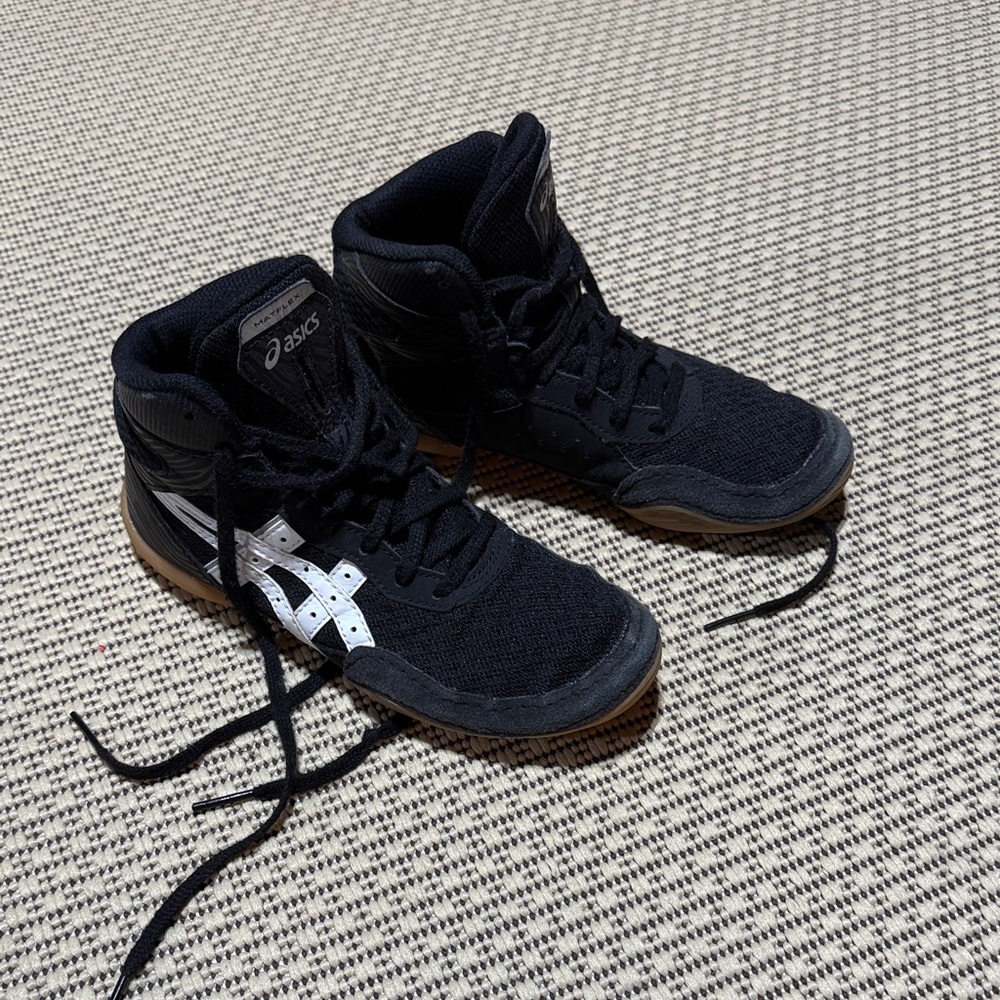 ASICS Men's Black and White Athletic Shoes